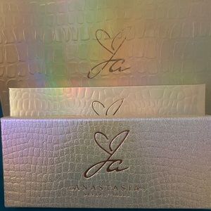 🥰BRAND NEW NEVER USED ABH JACKE ANIA PALETTE